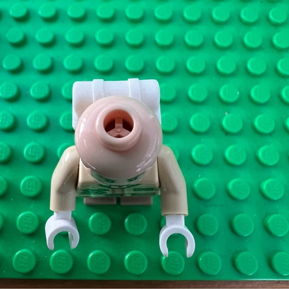 LEGO Star Wars Hoth Rebel Trooper Minifigure in 2010 set 8083 Orange Chin Dimple - Picture 7 of 7